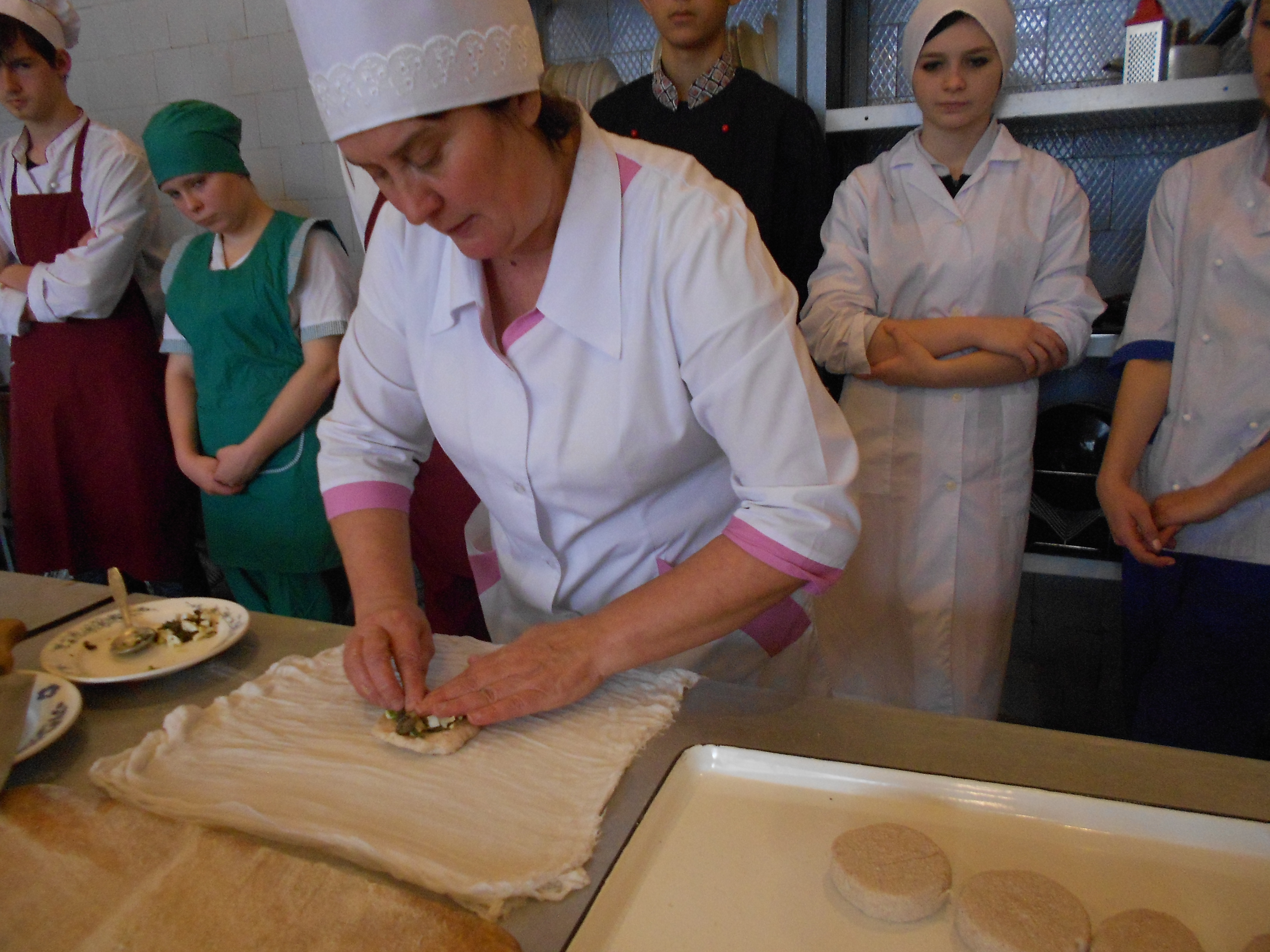 Как запекать куриный рулет в фольге в